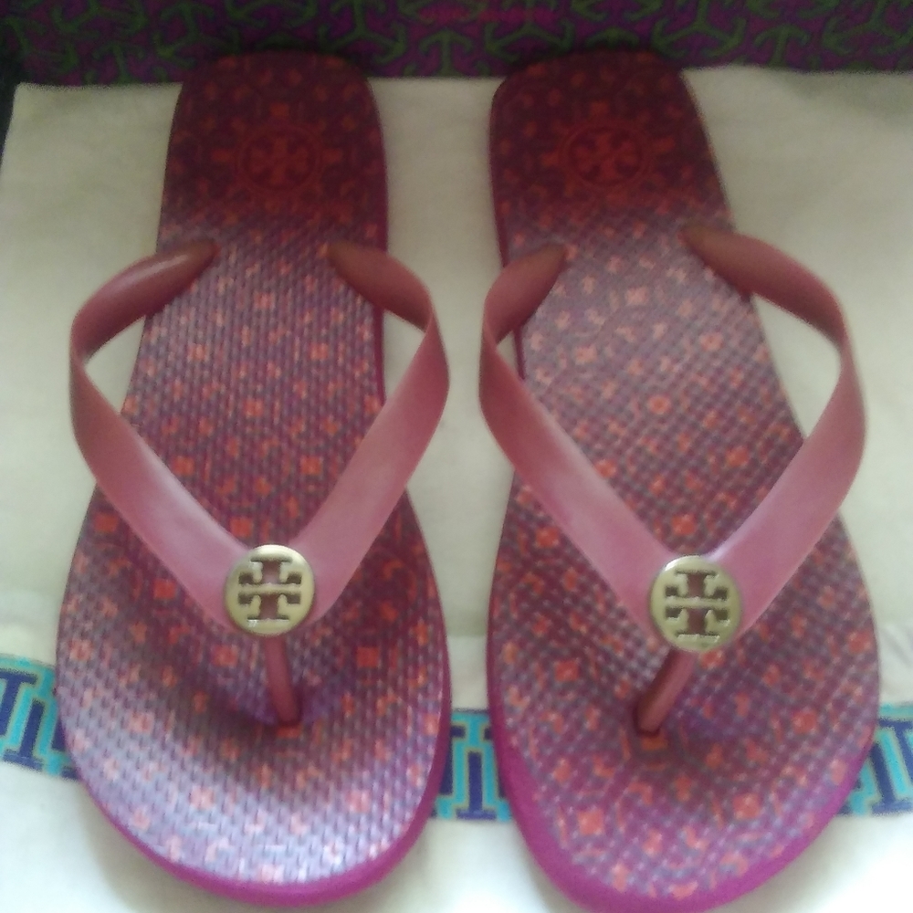 Tory Burch floral flip flop (Authentic)